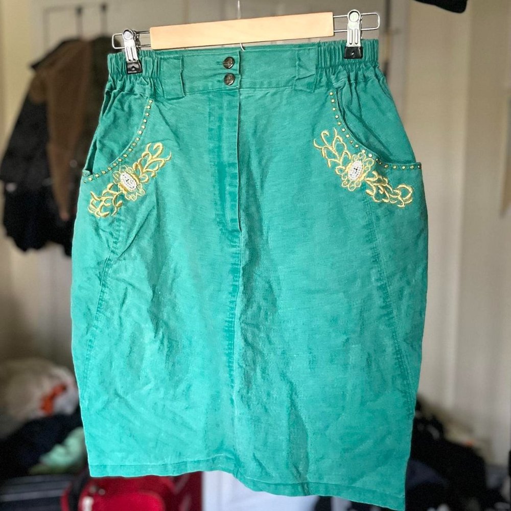 Vintage green small pencil skirt with embroidery and beading
